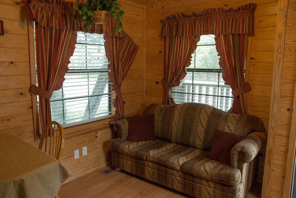 Medina Lake Camping Resort Cabin 3 Lakehills Bagian luar foto