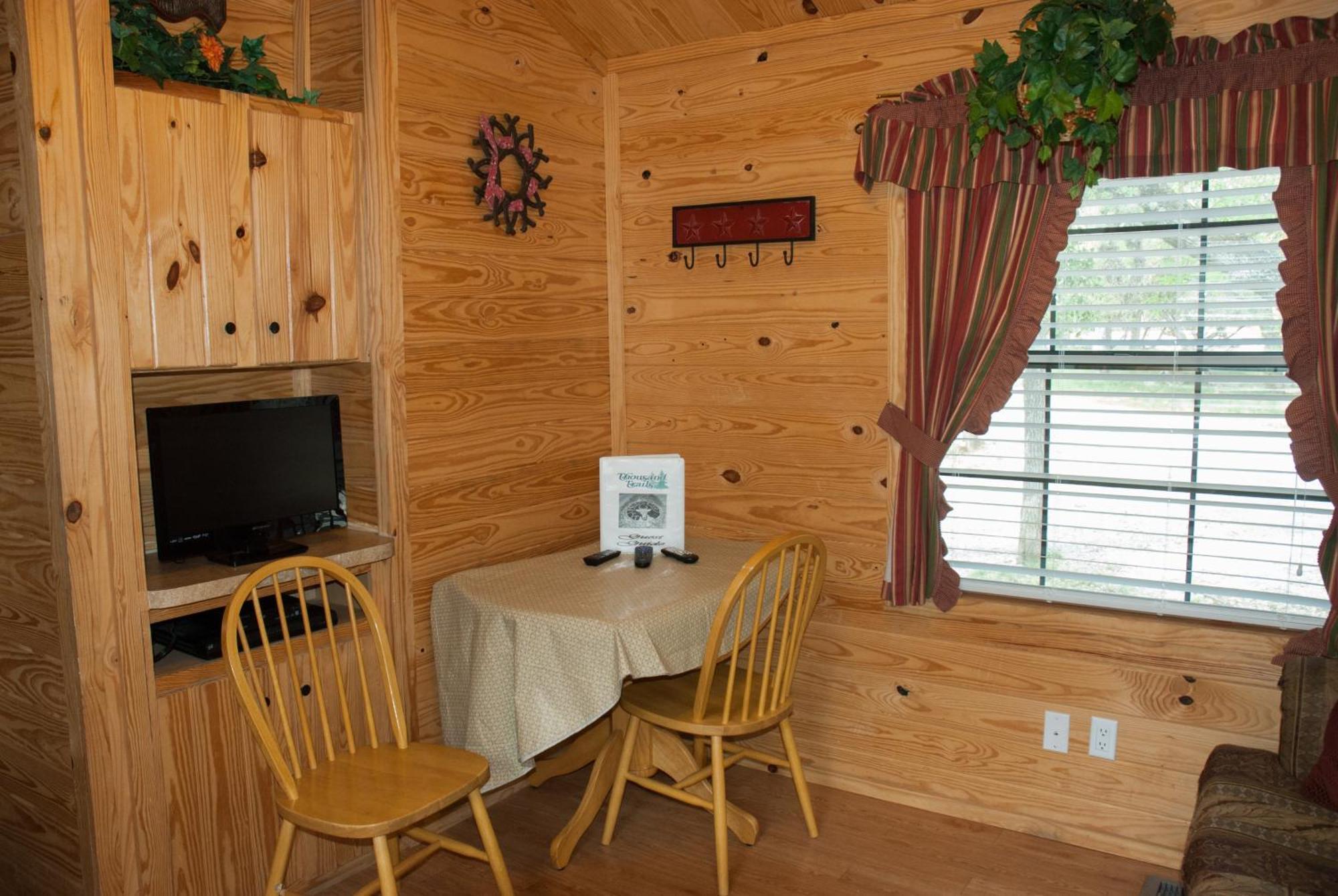 Medina Lake Camping Resort Cabin 3 Lakehills Bagian luar foto